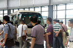 与会嘉宾参观江淮新产品