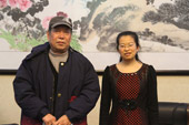 刚果客户刘文国（左）