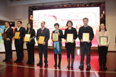 2013年度客车配套推荐产品获奖企业代表领奖