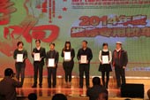 2014年度校车推荐车型获奖企业代表领奖