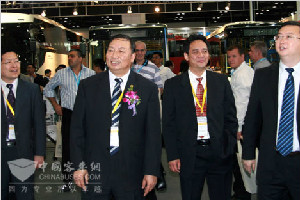 行业领导视察大金龙