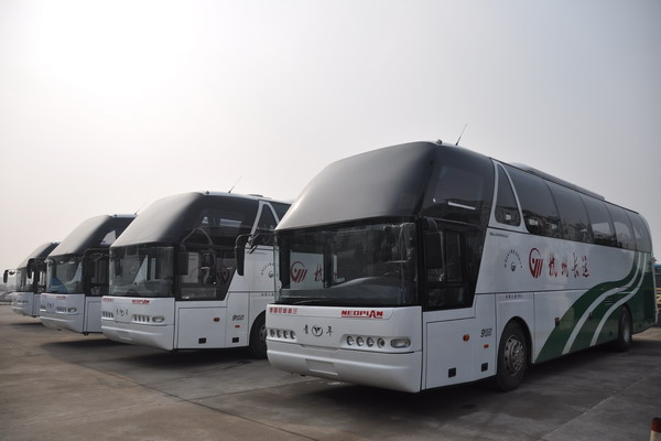 青年客车JNP6127LBEV纯电动客车