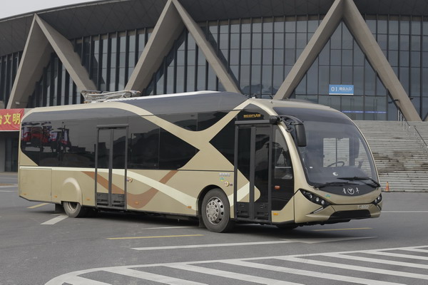 青年JNP6123BEV纯电动客车