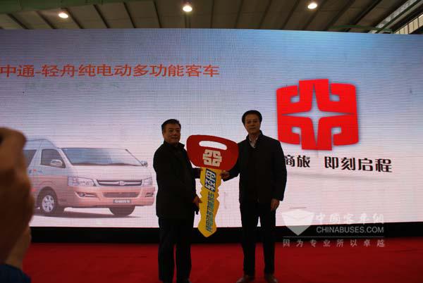 纯电动多功能商务车 中通轻舟荣耀登场