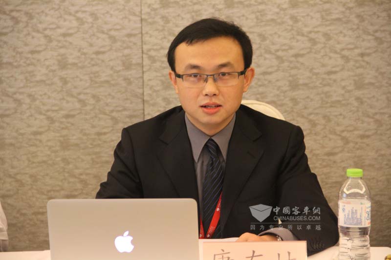 完美作业网有免费视频副主编康友林主持会议