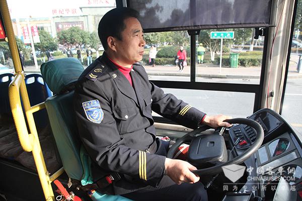 斜塘专线的司机师傅李乐刚