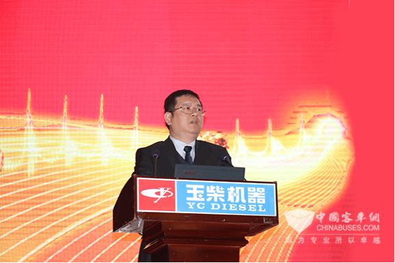 玉柴股份总裁吴其伟在会上发表讲话