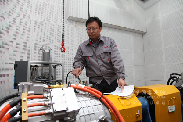 海格客车新能源汽车研究所所长、研究员级高级工程师张卫林