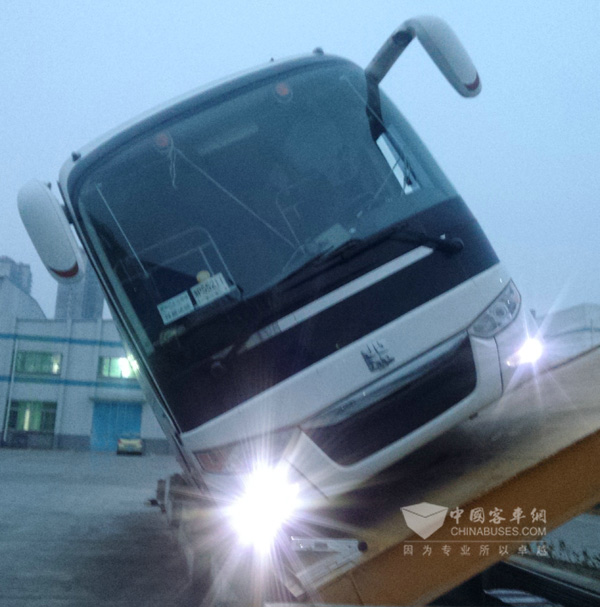 中通客车侧倾检查(右倾)