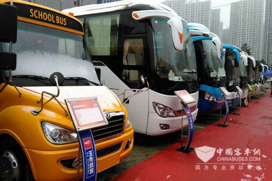 2016年玉柴商务年会的客车元素