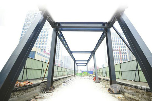 山东济南纬十二路BRT公交站台开工建设