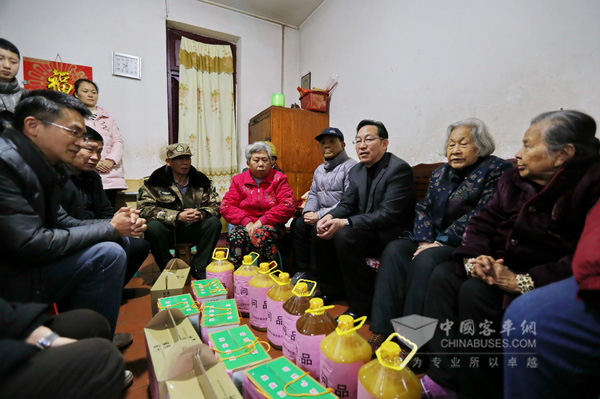 玉林市副市长李振品到玉柴慰问归国华侨