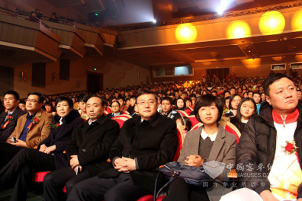 榜样力量撼动人心，安凯客车荣获2015年度合肥“十大经济人物”