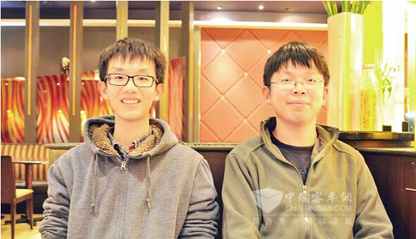 两90后小伙痴迷研究厦门公交　成公交“活地图”