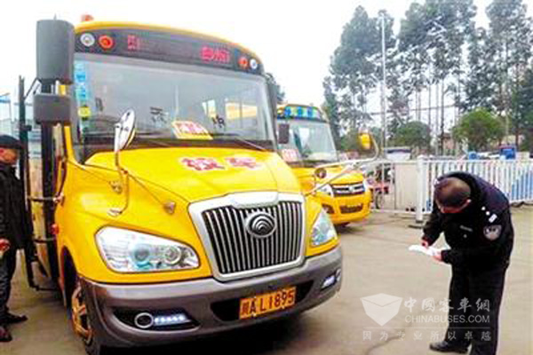 四川省多方联动监管校车安全