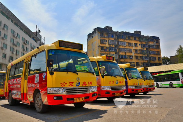 金旅考斯特公交为同安许多偏远山村提供公交通勤