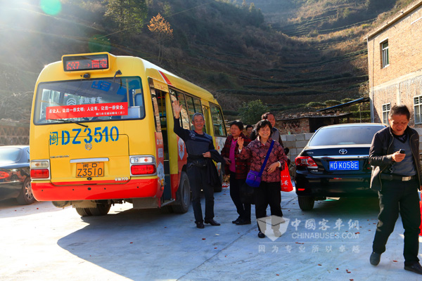 淡溪村村民对公交进村赞不绝口
