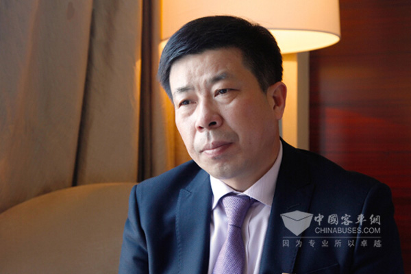 人大代表李祥斌:财政要补贴新能源公交