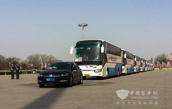 金龙客车两会显自主客车龙威