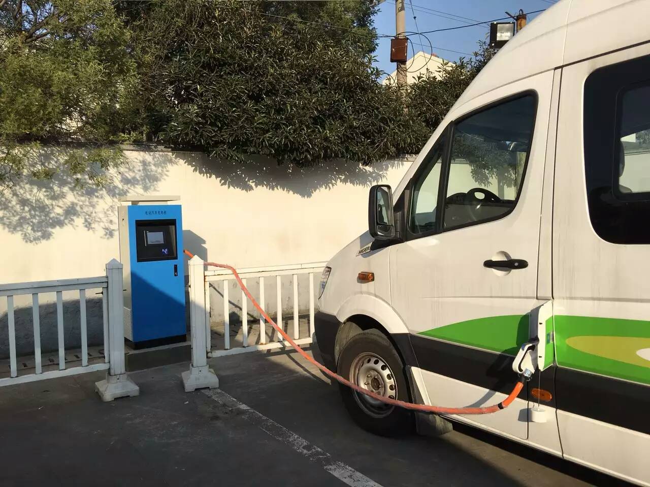 30KW金龙车充电桩