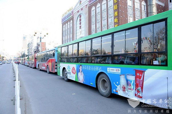 合肥：公交专用道装监控 私家车占道将罚100元