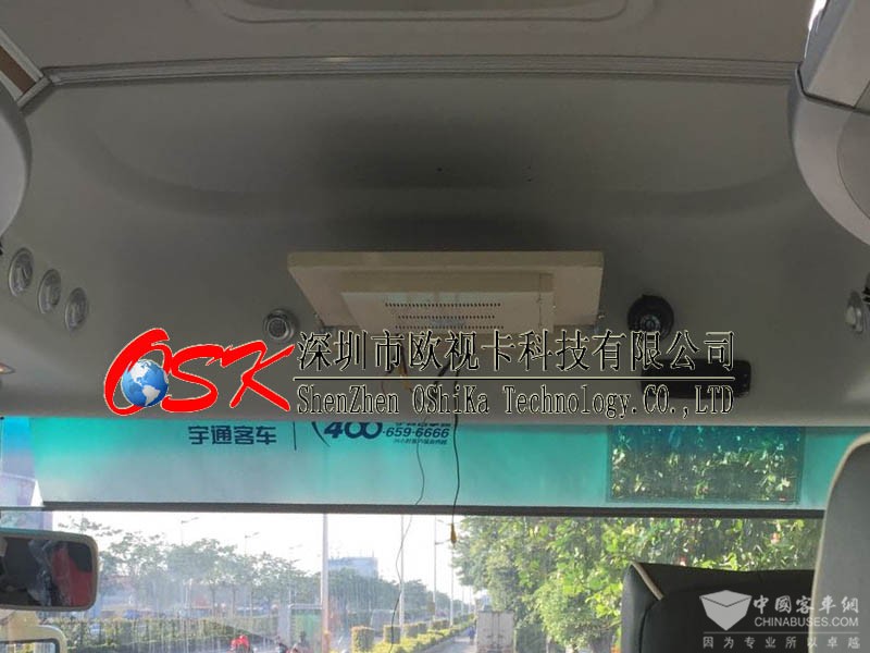 车载显示器广告机折起效果参考图