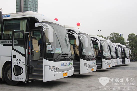 上海浦东机场开通首条新能源巴士 单程票价68元