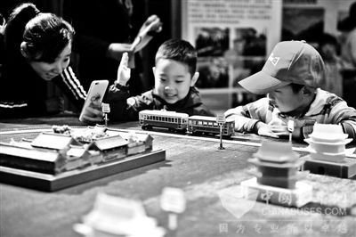 近百年北京公交车型集体亮相