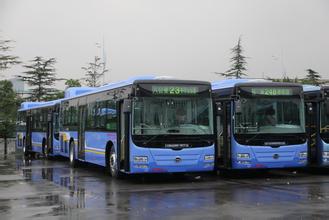 贵州贵阳：四条道路设置公交优先道