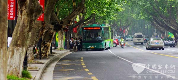 杭州：G20主题公交专线亮相 坐几趟20路等于环游世界