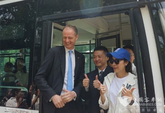 杨紫琼等人为氢燃料电动汽车点赞