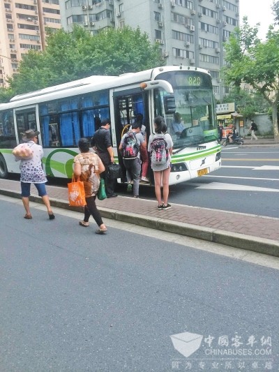 河南郑州学习上海取消老年公交卡 “发津贴”如何？