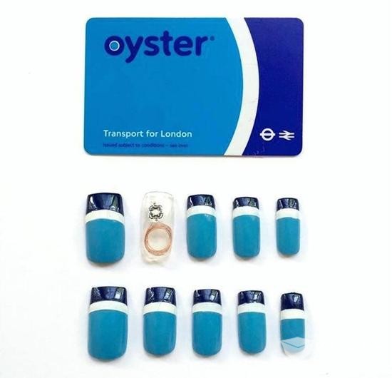 公交卡嵌入指甲 英国设计师将其变成现实