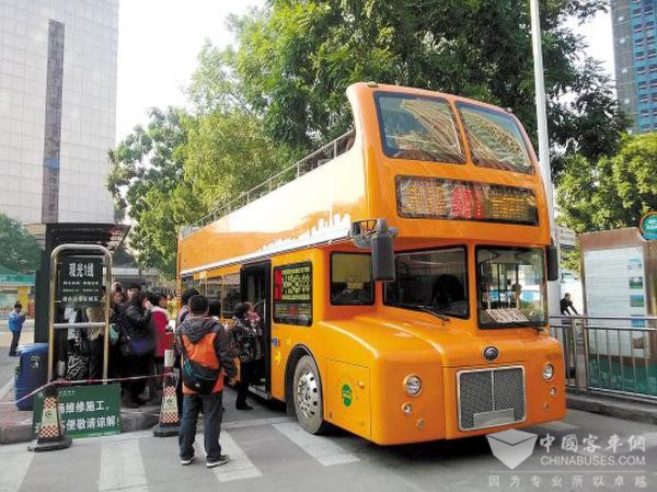 双层观光巴士进入广州CBD