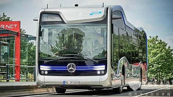 奔驰无人巴士完成首航，宇通巴士路试成功，无人巴士将到来？