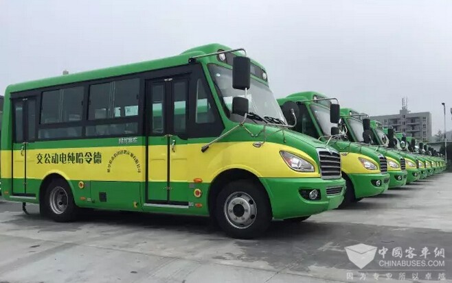 东风超龙纯电动公交发往青海