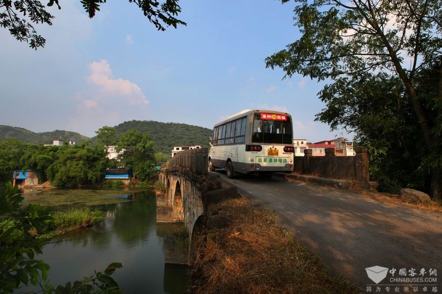广西全州：新能源公交入乡进村