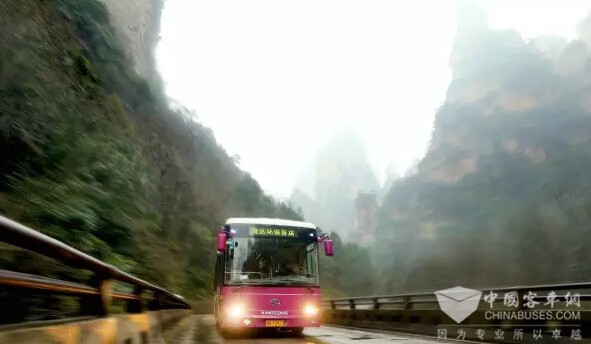 在旅游高峰期，看张家界客运巴士如何应对全负载模式？