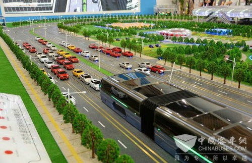 “空中巴士”巴铁试验车启动路面测试