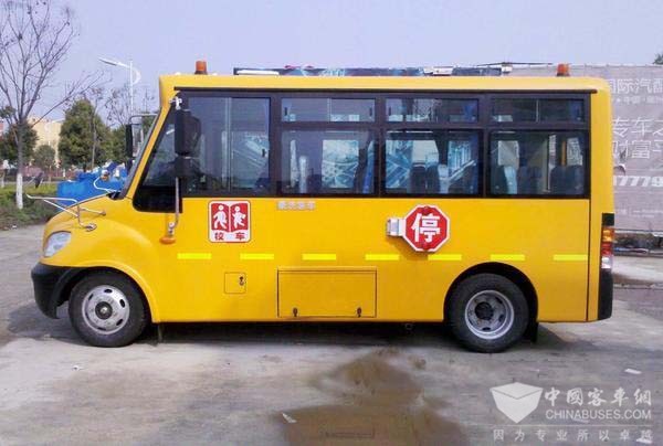 山东青岛：26中将新增四条定制校车线路 区别于普通校车