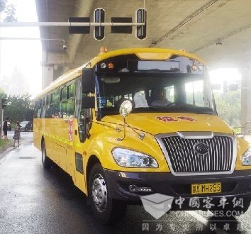 武汉公交集团首发服务外国学生“通学专线”