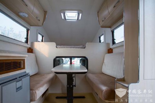 春田路豹自行C式房车