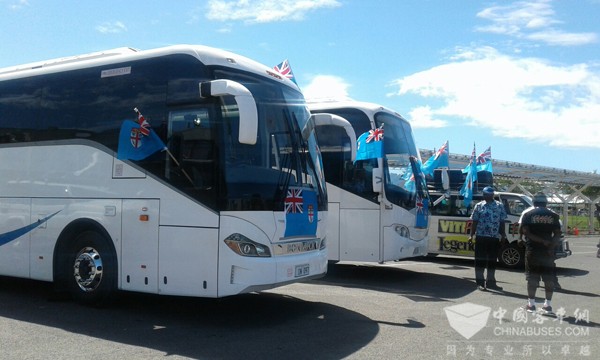 斐济奥运冠军凯旋 百路佳客车机场迎接