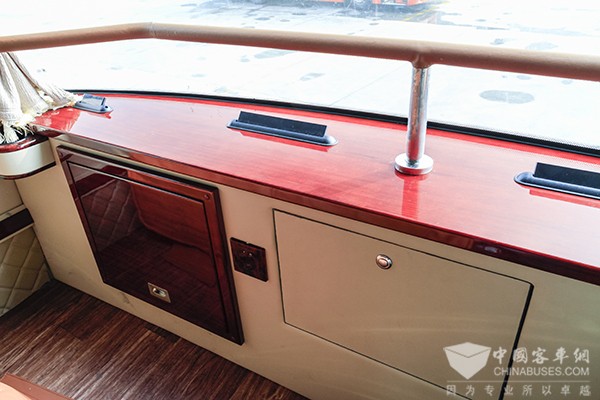 亚星客车 YBL6148