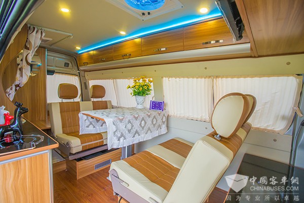 金旅客车 XML5036XLJ15型旅居车