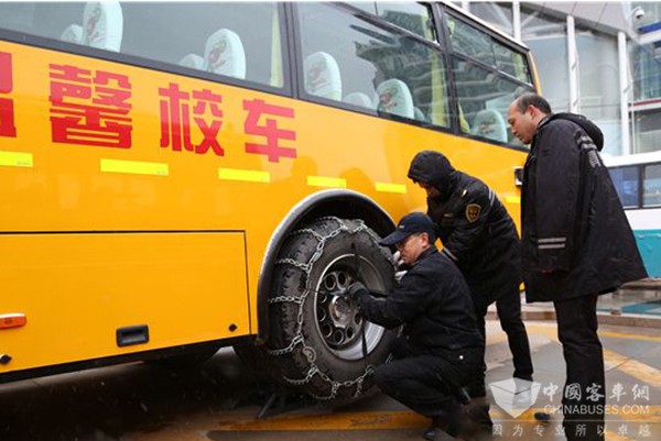 山东：青岛启动冬季应急预案 1800辆交运温馨校车安全排查