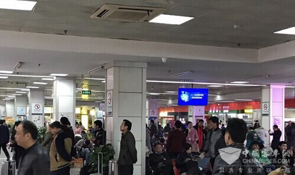 南昌汽车站迎来节后返程高峰 预计运送客运量1.6万人次