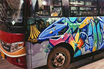 涂鸦公交亮相广西南宁 增添街头“老友味”