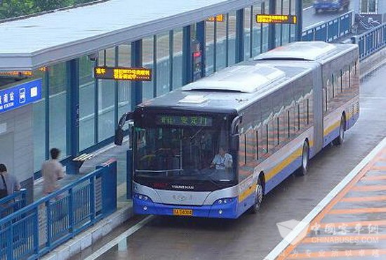 北京：BRT2线年内完成“绿肺”更换 实现“零排放”