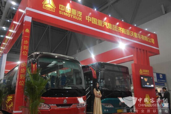 中国重汽豪沃客车亮相2017中国（重庆）新能源城市公交汽车应用推广主题展